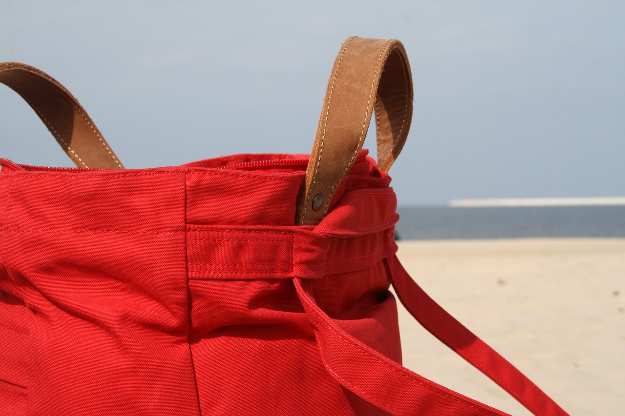 Borsoni da Mare un must have estivo Donna Spia